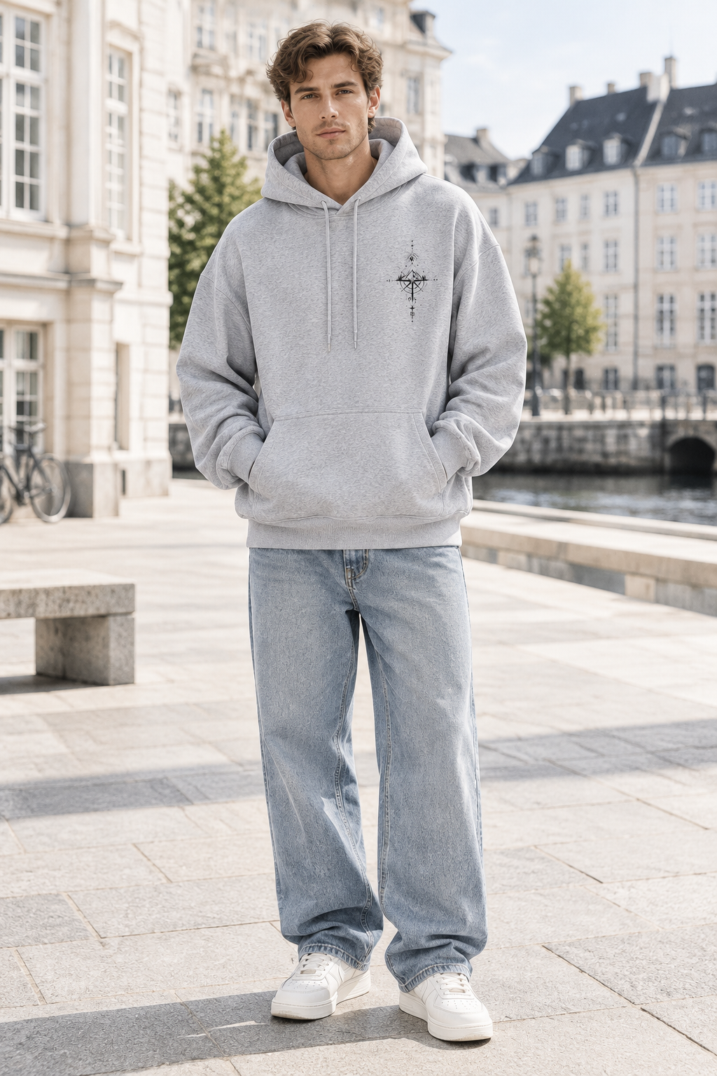 Hanorac gri, vedere din față, model masculin